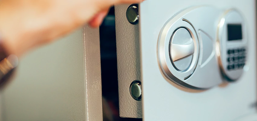 Fingerprint Safe Openers in Freeport, IL