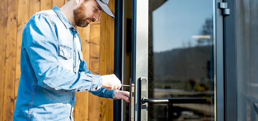 Frameless Glass Storefront Door Locks Replacement in Freeport