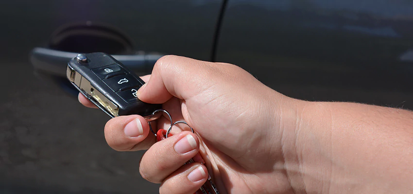 Car Door Unlocking Locksmith in Freeport